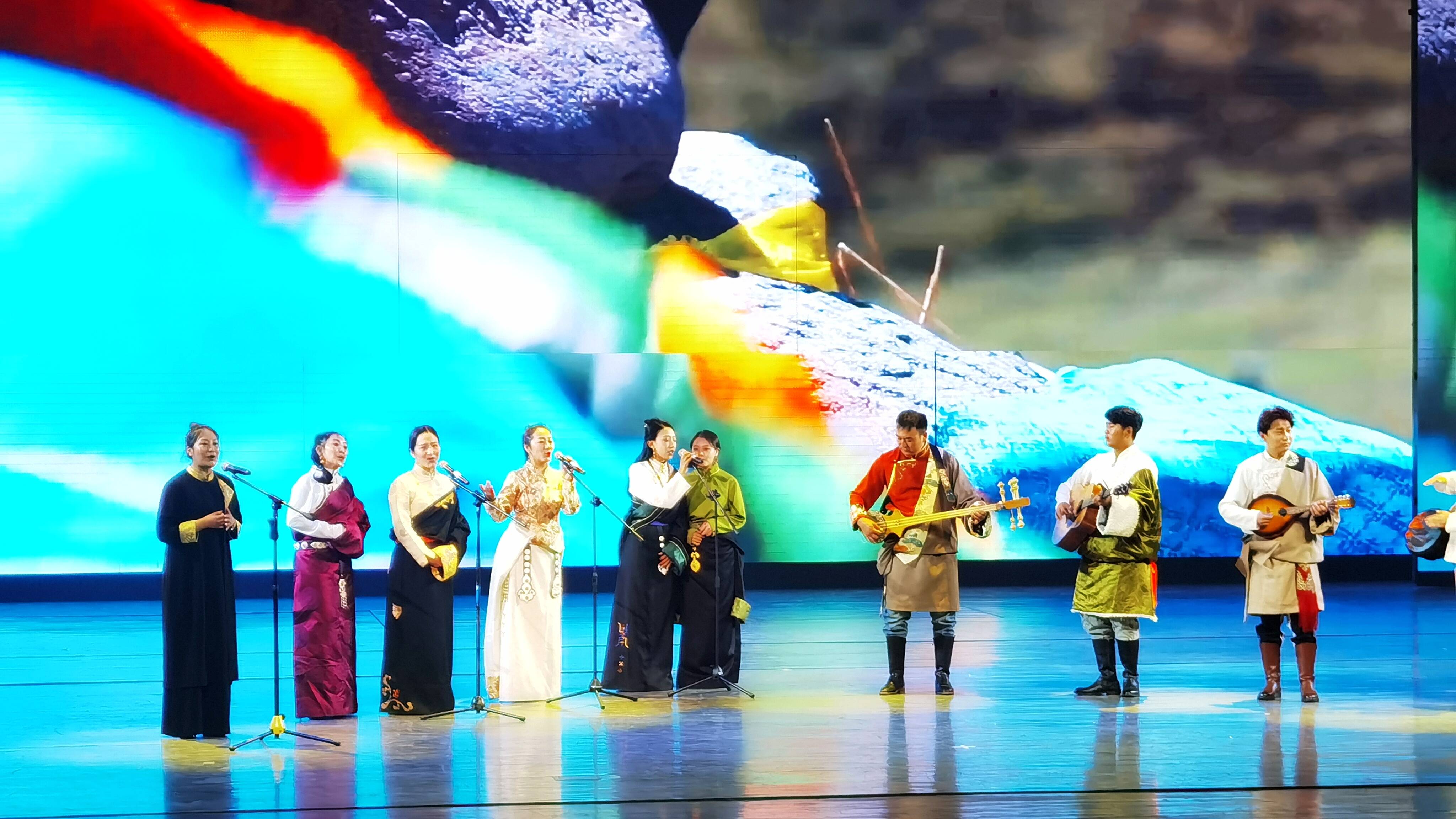 2023年鲁青双向文化交流暨鲁青一家亲庆祝海北藏族自治州建州70周年专场交流演出圆满落幕(图2)